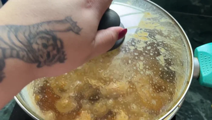 Let it cook until the oil separates (this is normal).