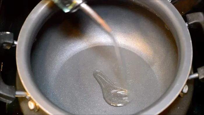 Heat a heavy bottom pan and add 2 tbsp of oil. Add bay leaf, cardamom, cinnamon, cloves, and saute until fragrant.