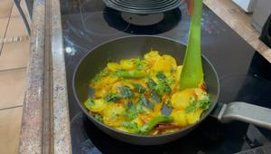 Easy Yellow Potato Curry: A Simple Indian Vegetarian Recipe