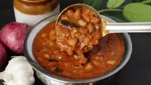 Easy & Tasty Mochai Payaru Kulambu Recipe