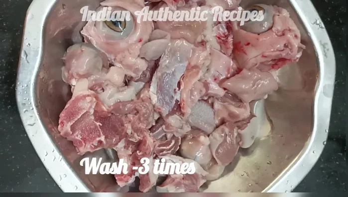 Wash the mutton head thoroughly two or three times and put it in a bowl.