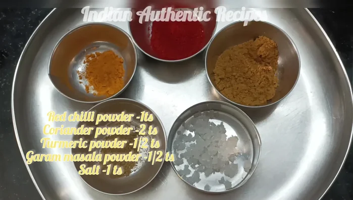 Prepare the spice mix: 3 cloves of garlic, 1 spoon of anise/anise powder, 1 spoon chili powder, 2 spoons coriander leaves, 1/2 spoon garam masala, 1/2 spoon turmeric powder, 1/2 spoon salt.
