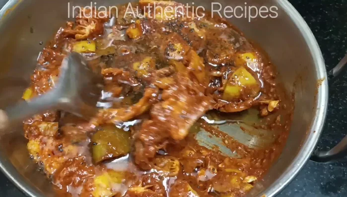 Immediately add the fried coconut mixture to the narathangai powder mixture. Stir well.