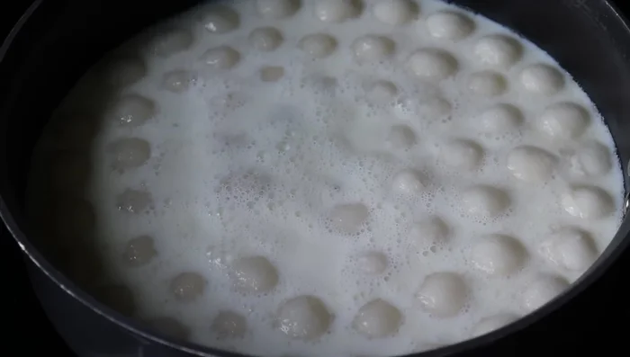 Add the thick milk and mix well. (221.68)