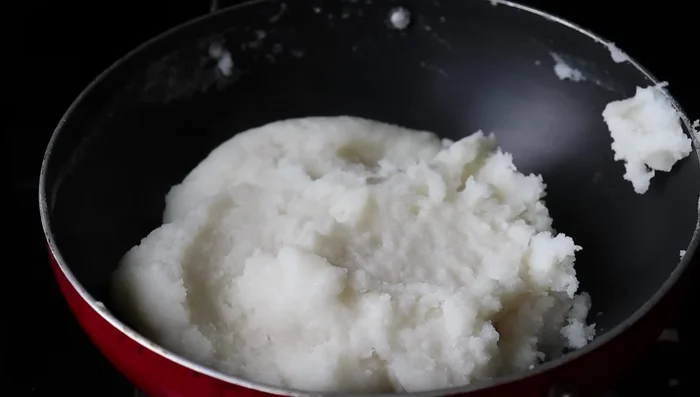 Add 1 cup of green rice flour (or any flour you have) and mix continuously on medium flame until it thickens. Turn off the heat and transfer to another plate to cool quickly. (85.04)