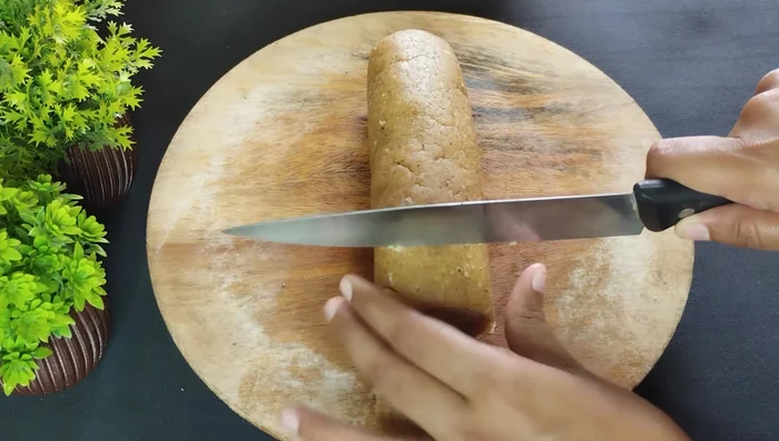 Cut the cylinder into biscuit-shaped pieces of medium thickness (avoid making them too thick or thin).
