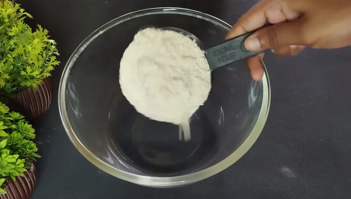 Take a utensil and add 2 cups of wheat flour (or refined flour).