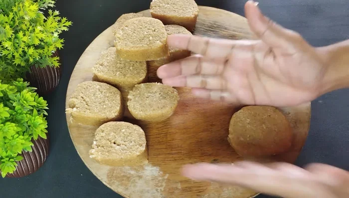 Press each biscuit piece slightly to flatten and shape it (square or round shapes are suggested).