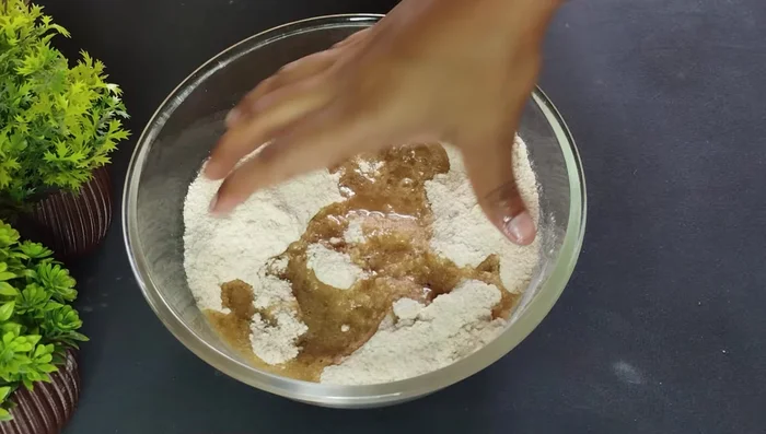 Add 1/4 cup refined oil (or ghee) and rub it into the flour until it resembles a laddu.