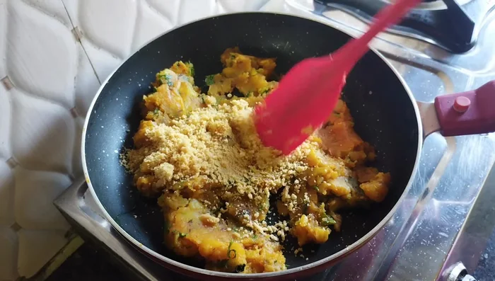 Grind sev (or other namkeen) into a powder and add to the potato mixture. Fry for 3-4 minutes (119.96).