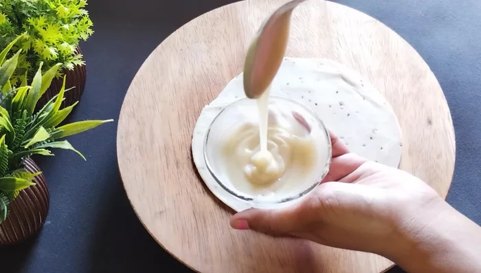 Layer the tikkis: Spread the sata paste on one tikki, top with another, and repeat until all tikkis are used (325.36).