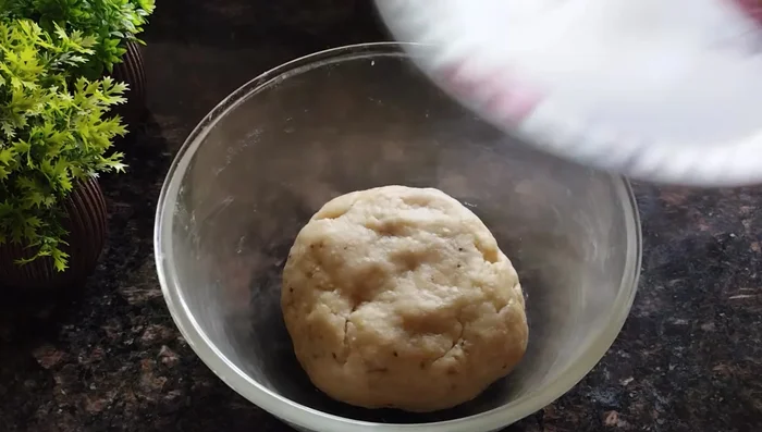 Cover the dough and let it rest for 10-15 minutes.