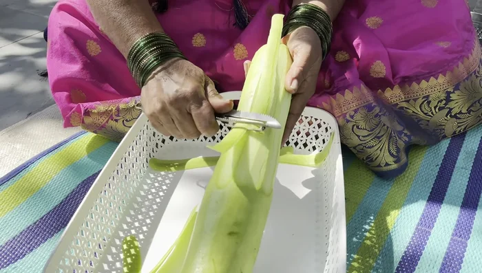 Remove the skin of the milk pumpkins. The skin will be tough in the halwa, so it needs to be removed.