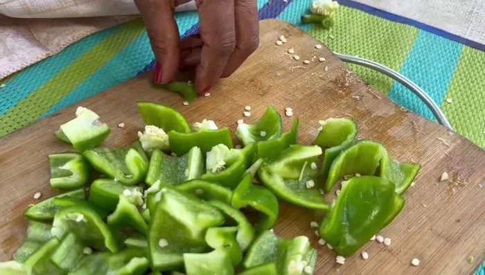 Finely chop coriander and ginger into small pieces.