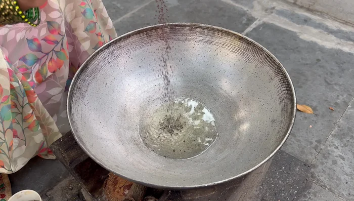 Heat oil in a pan. Add mustard seeds, cumin, curry leaves, asafoetida, and red chili powder.