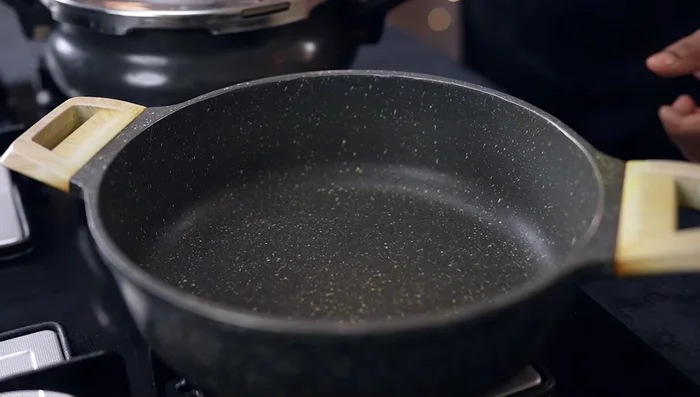 Prepare the tadka: Heat ghee in a pan. Add cumin seeds (and Shahi Jeera if available).