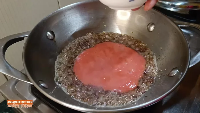 Add Bilai paste, turmeric powder, castor sugar powder, coriander powder, cumin powder, salt, and Aksheni. Mix well and fry.