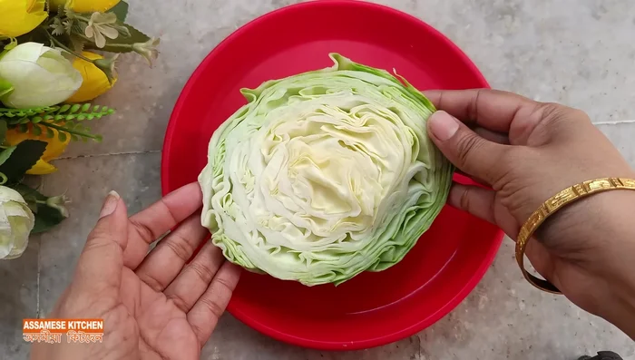 Finely chop the Bandhakapi (Cabbage). Wash and set aside.
