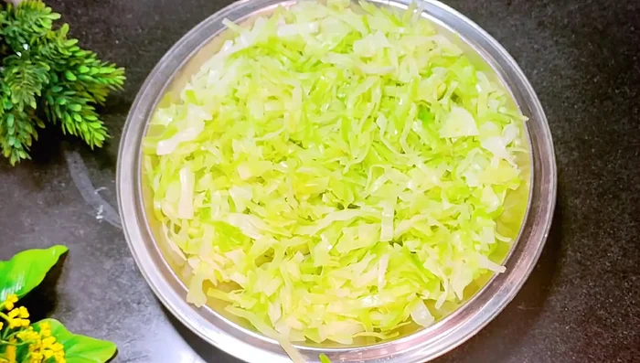 Drain the water and let the cabbage cool slightly.