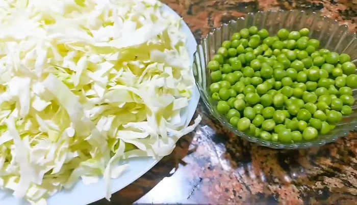 Cut the medium-sized cabbage and keep the peas aside. Wash the cabbage thoroughly in salt water.