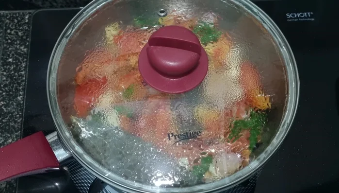 Close the lid and cook on medium heat for 4-5 minutes until onion and tomato are soft.