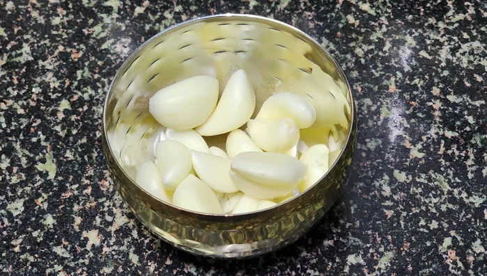 Chop onion, tomato, and garlic.