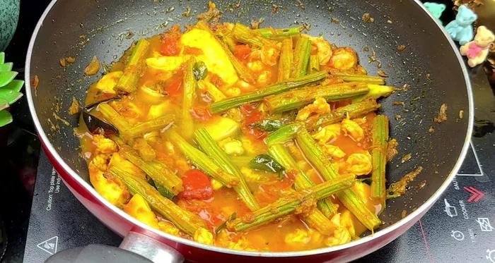 Pour in 200 mL of water. Cover and simmer for 10 minutes, stirring occasionally.