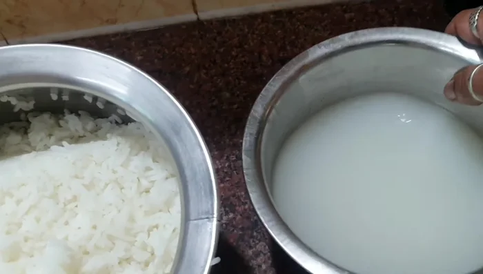 Add a small amount of water to the cooled rice. [160.4]