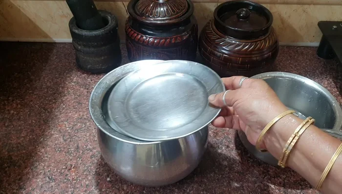 In the morning, the porridge (kanji) is ready. [190.159]