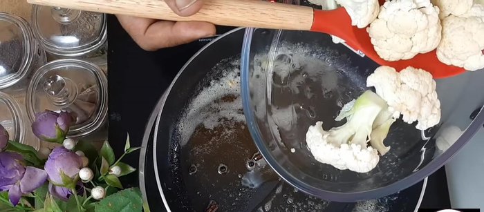 Add the boiled coffee beans and salt to the spiced butter. Mix well.