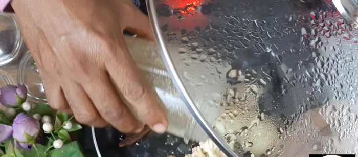 Add the chili-ginger paste and mix lightly.