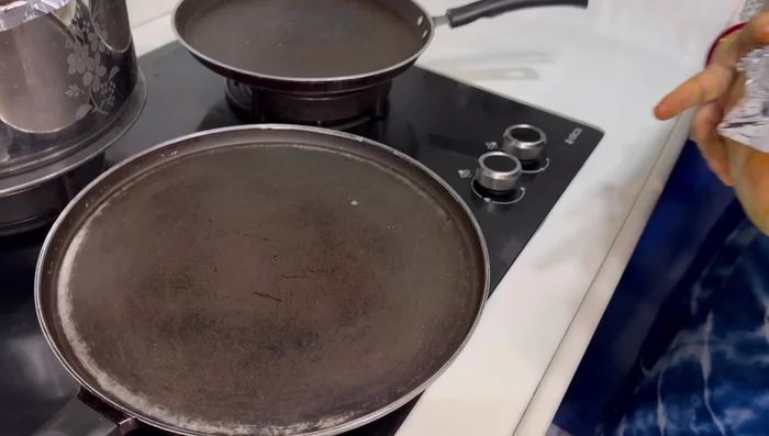 Dum cooking: Place the pumpkins on a hot tawa, cook for 5 minutes on medium flame. Then, simmer for another 5 minutes. Turn off the heat and let it rest for 5 minutes.