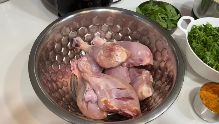 Prepare the chicken marinade: Combine chicken, onion, curd, salt, ginger-garlic paste, mint leaves, coriander leaves, chicken masala, turmeric powder, chili powder, and ghee. Mix well and marinate for 10 minutes.