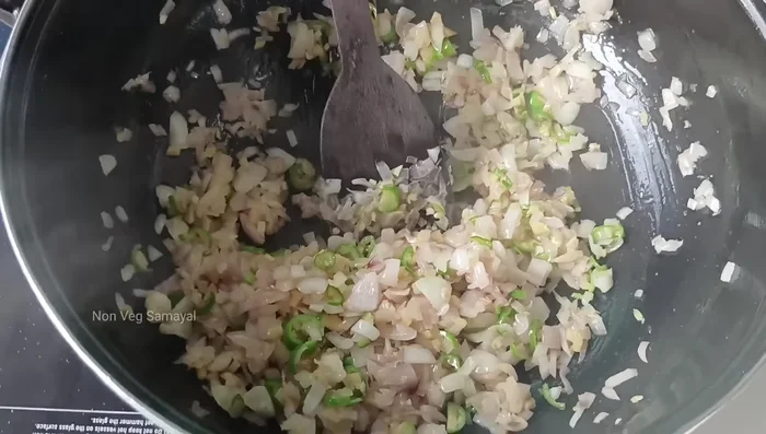 Add chopped tomatoes and fry until well cooked.