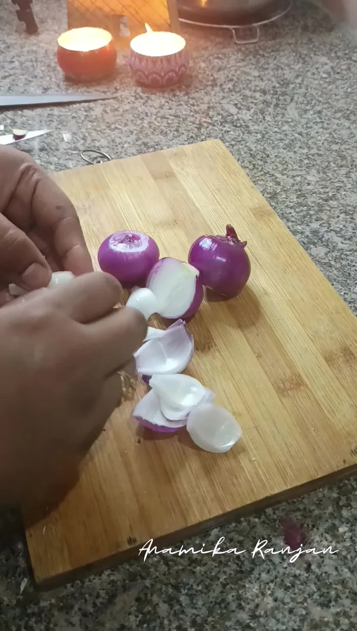 After frying, immediately place the paneer in a bowl of water to keep it soft. This water can be used in the gravy later.