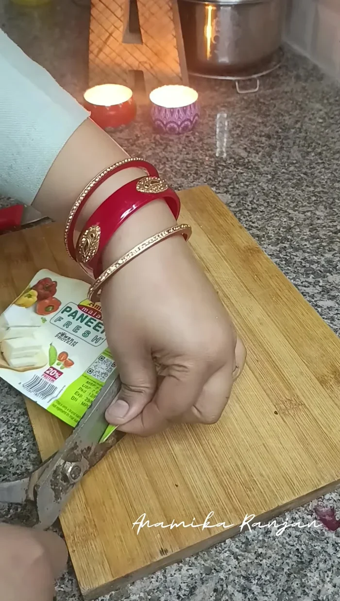 Fry the paneer cubes until lightly golden brown. Alternatively, you can use raw paneer.