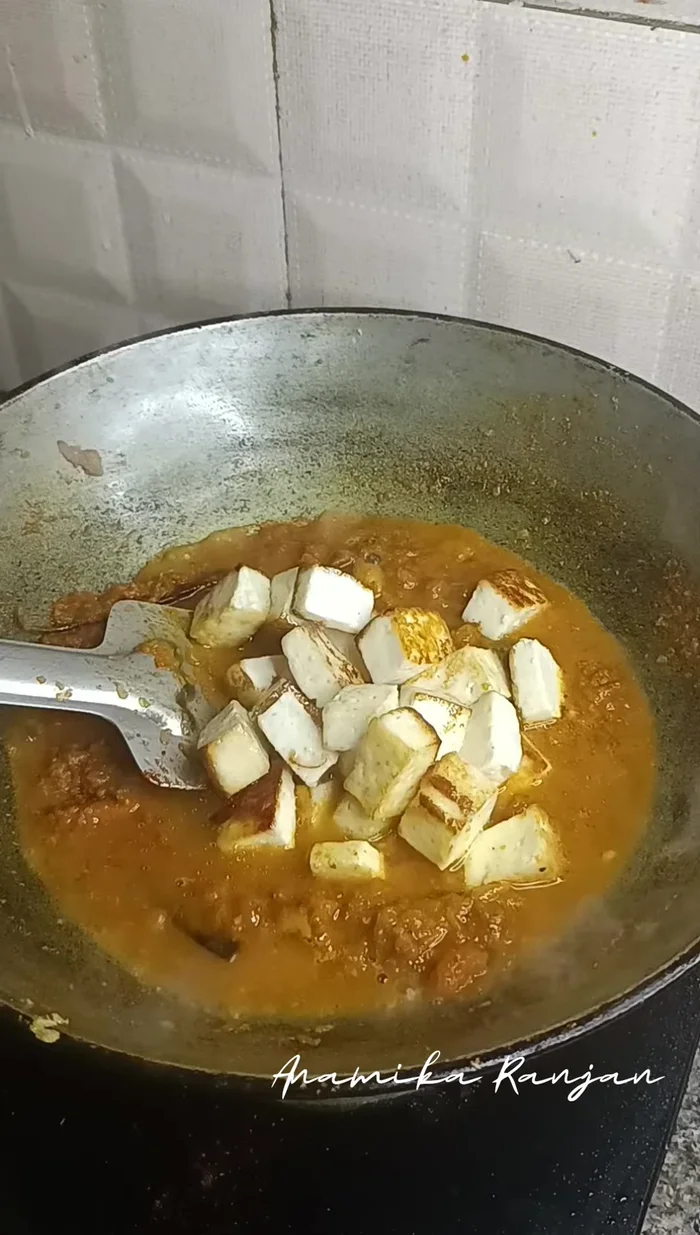 Add the fried paneer, sautéed onion, and fried mushrooms to the gravy.