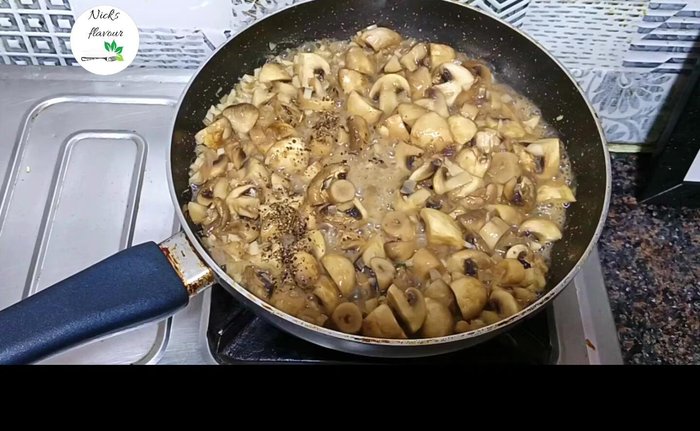 Add black pepper, chili flakes, and pizza seasoning (or oregano/mixed herbs). [130.2]