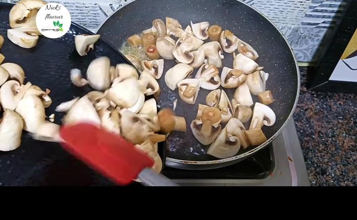 Add chopped mushrooms and cook on medium-high heat for 2-3 minutes. [91.4]