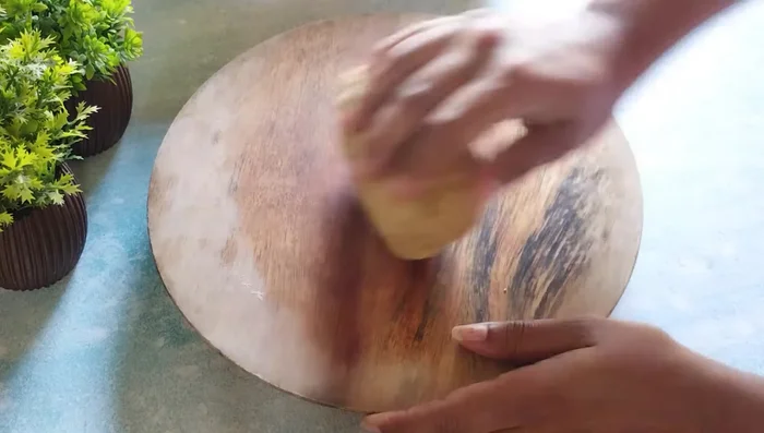 Divide the dough into two parts. Roll one part into a long roll.
