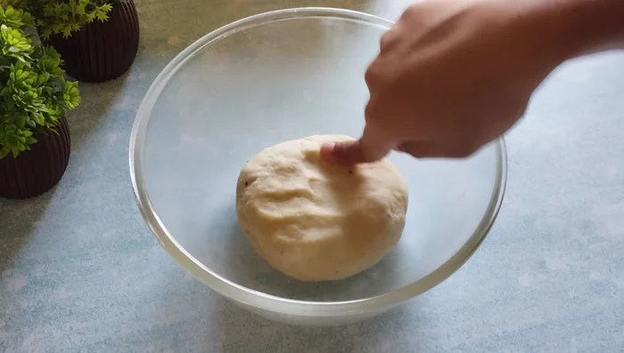 Cover the dough and let it rest for 10-15 minutes.