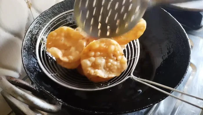 Remove the papdi from the oil and place them on a wire rack to cool completely before storing.