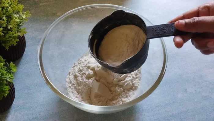 In a bowl, combine refined flour, celery, salt, and oil. Mix well.