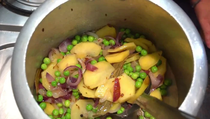 Add tomatoes, peas, and remaining spices.
