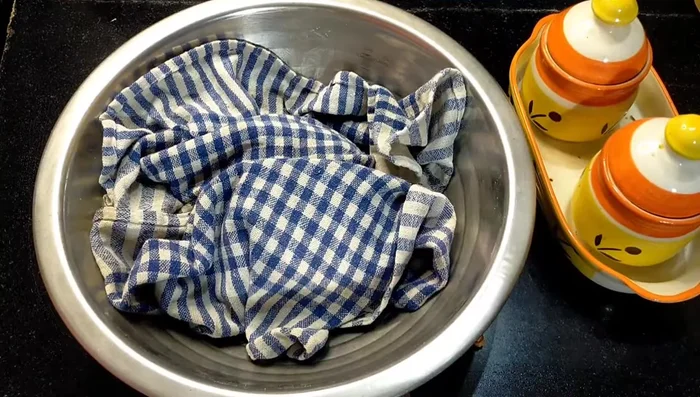 Cover the dough and let it rest for 10-15 minutes.