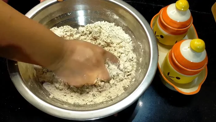 Add oil and mix thoroughly until the oil is evenly distributed in the flour.