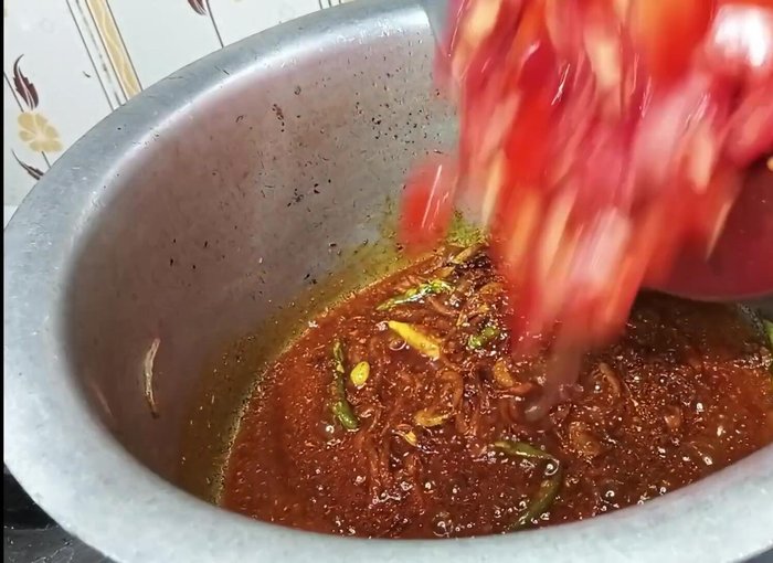 Add the chopped tomatoes and fry until the oil separates.