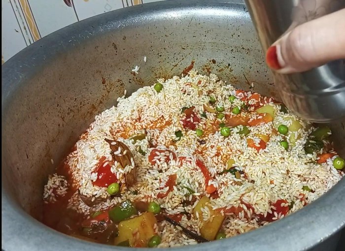 Add double the amount of water as the rice. Bring to a boil, then reduce heat and simmer for 20 minutes, or until the water is absorbed. Check and adjust salt if needed.