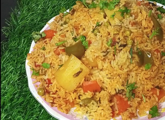 Garnish with chopped coriander leaves and serve hot.