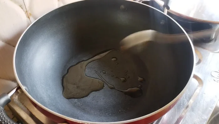 Heat a pan, add oil and turmeric powder. Fry until fragrant.